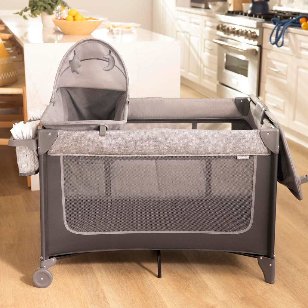 4-in-1 Portable Play Yard with Bassinet and Changer L472